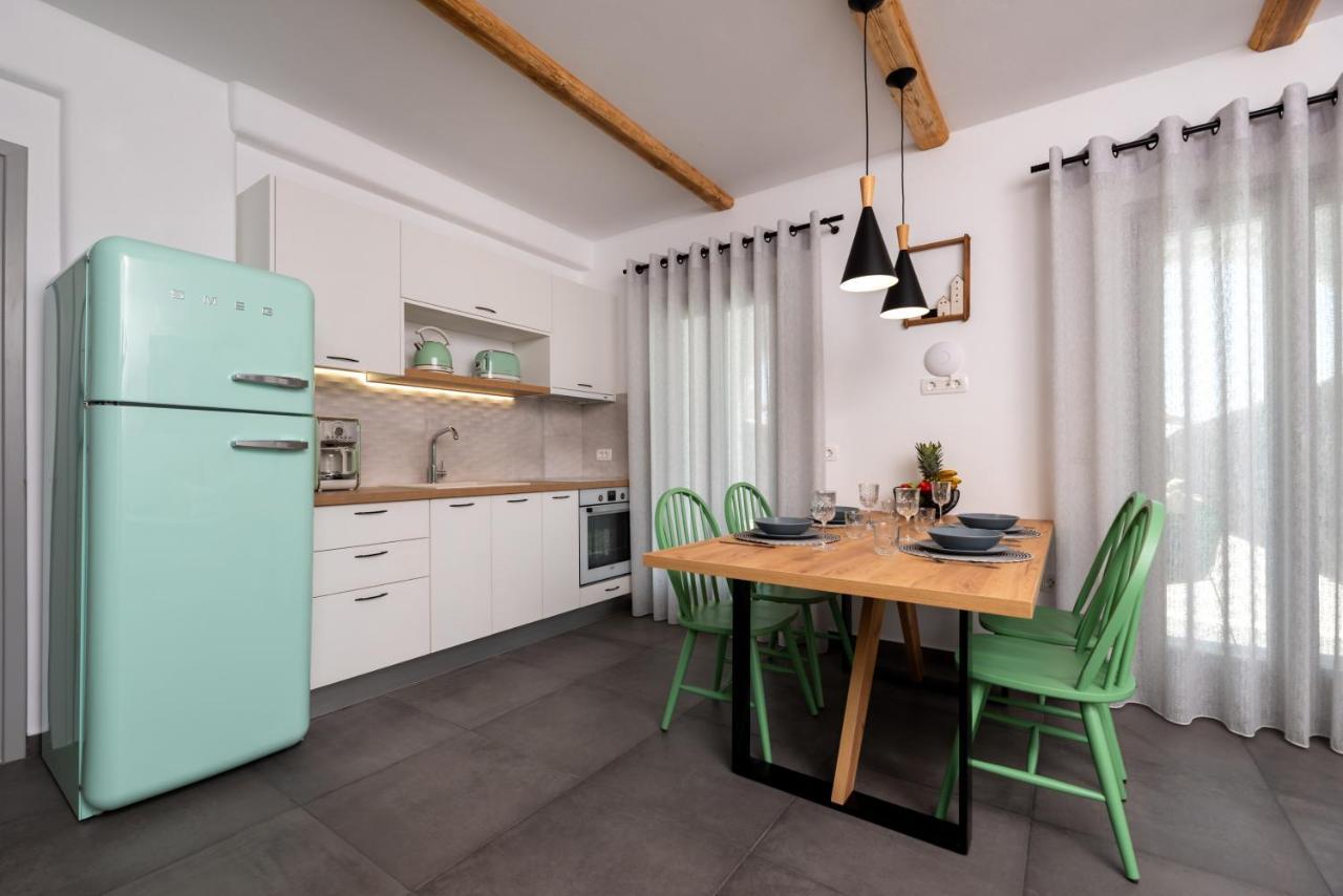 Modern Dome Homes Of Santorini 페리사 외부 사진